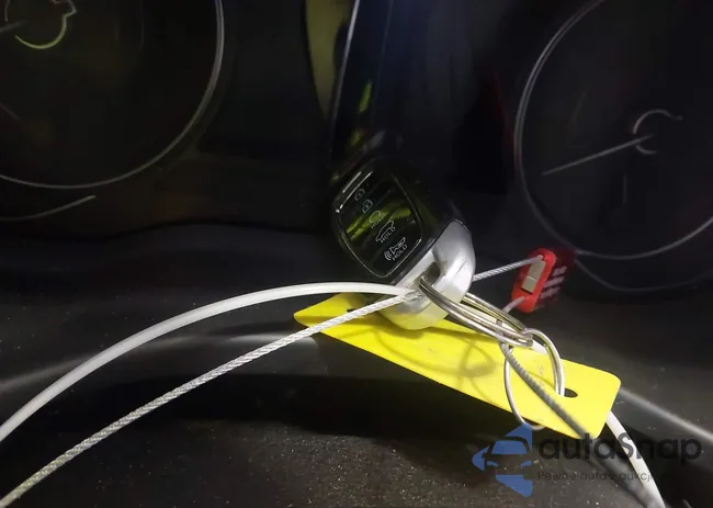 KM8R4DHE8MU210892: 44230671