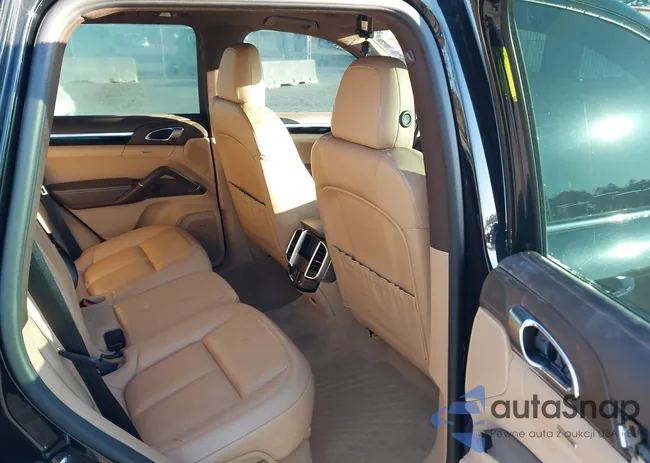 WP1AE2A28HLA70646: 44231520