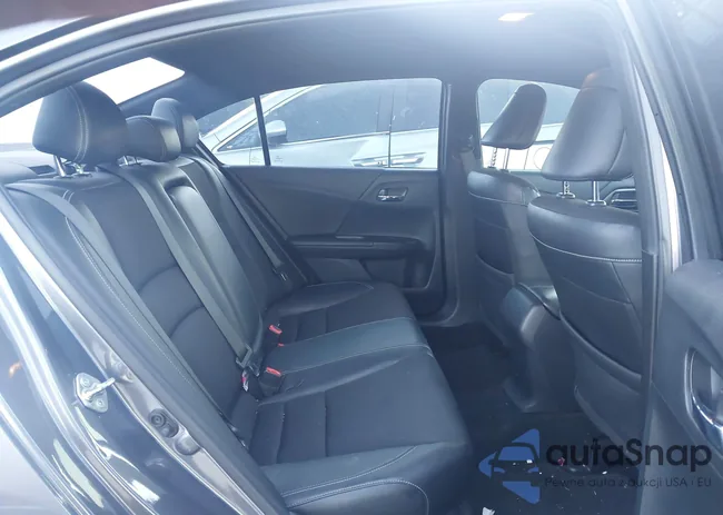 1HGCR2F58GA074063: 44231584