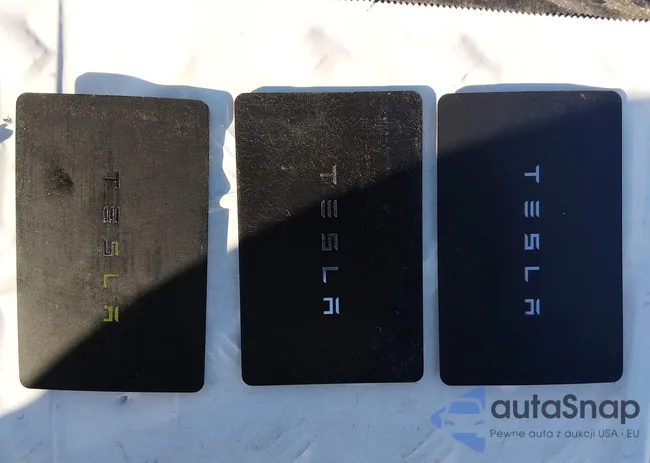 5YJ3E1EB3KF510801: 44231687