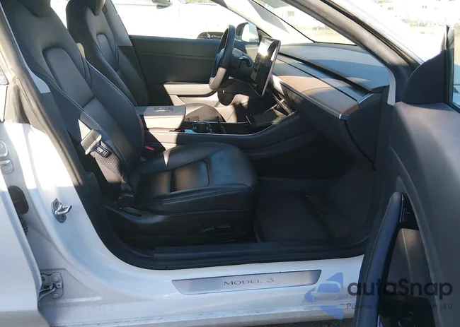 5YJ3E1EB3KF510801: 44231687