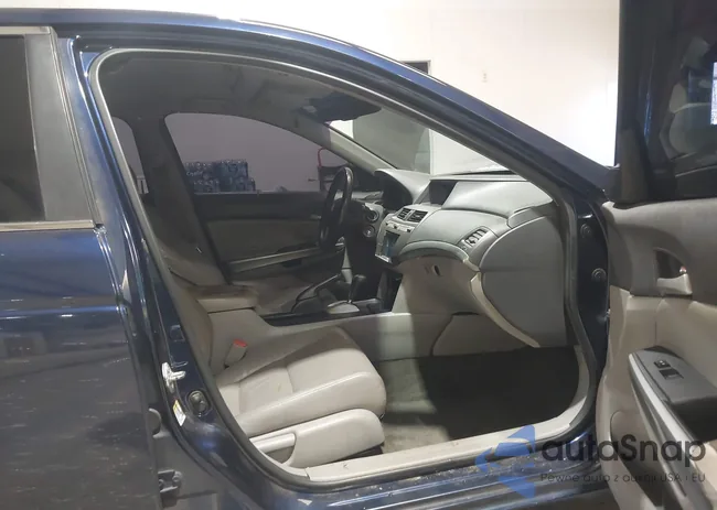 1HGCP2F88AA114276: 44231180