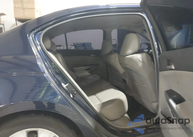 1HGCP2F88AA114276: 44231180