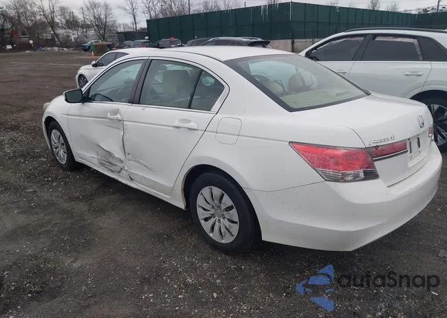 1HGCP2F37BA064489: 44232475