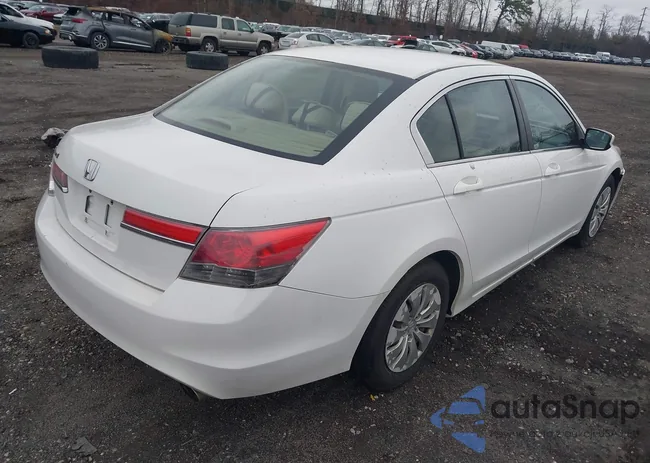 1HGCP2F37BA064489: 44232475