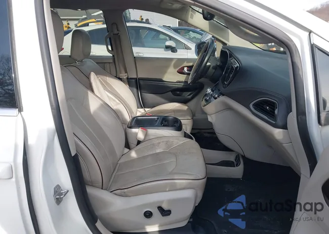 2C4RC1GG7HR704642: 44232557