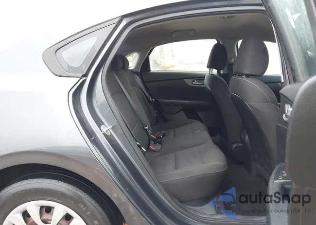 3KPF24AD9LE180958: 44232913