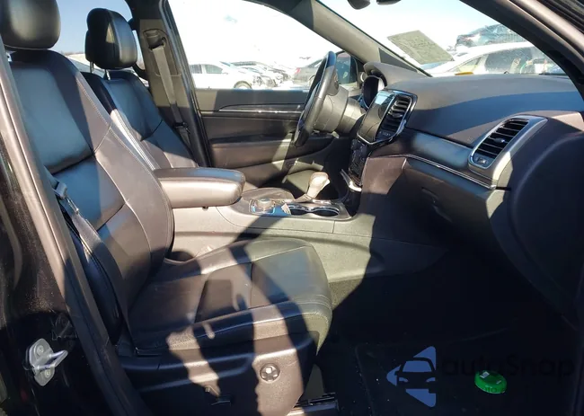 1C4RJFBG8KC670690: 44233664