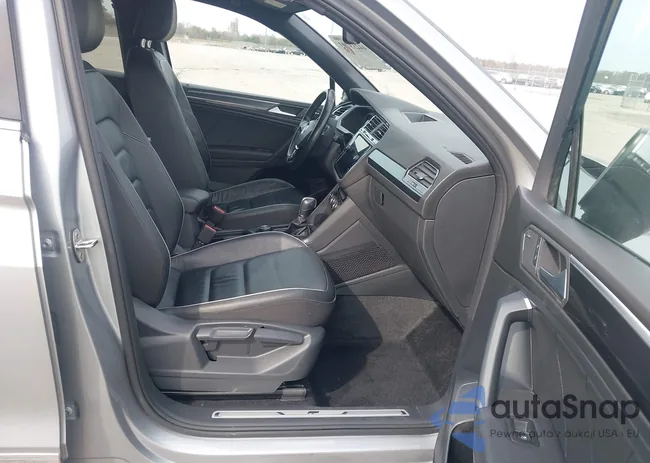 3VV4B7AX2KM144568: 44233703