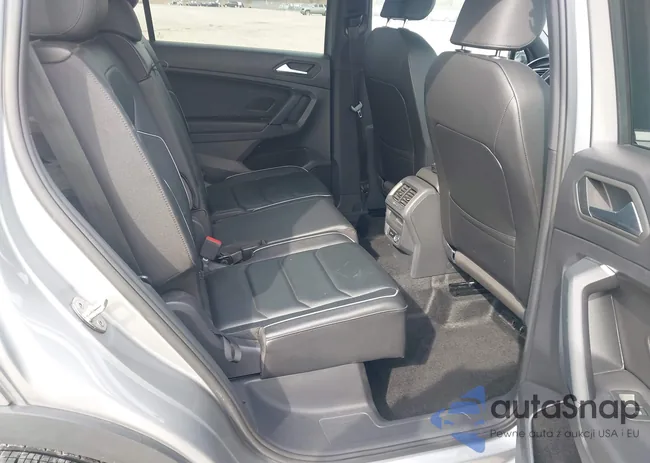 3VV4B7AX2KM144568: 44233703