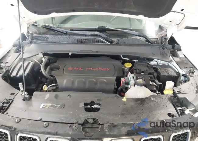 3C4NJDBB3JT493038: 44233818