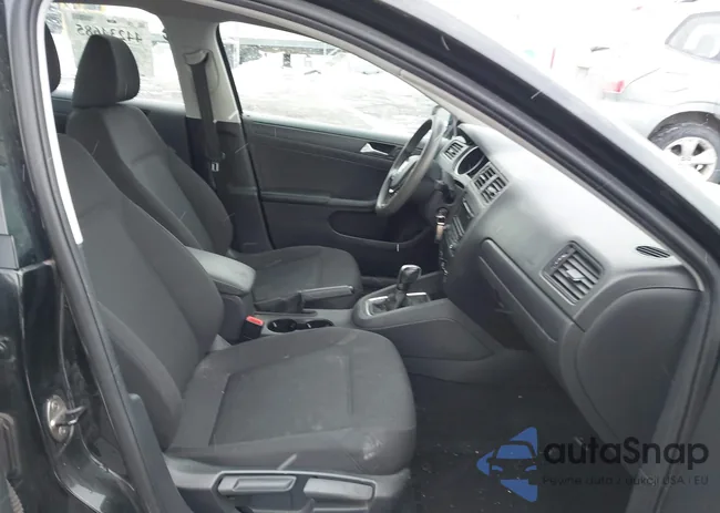 3VW2K7AJXFM351889: 44234685