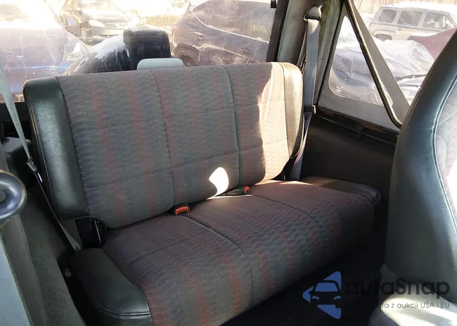 1J4FY19S4XP404542: 44233972