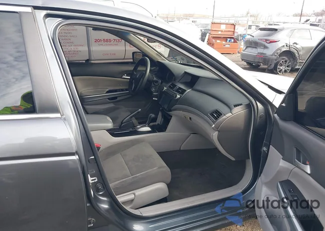 1HGCP36768A028262: 44235621