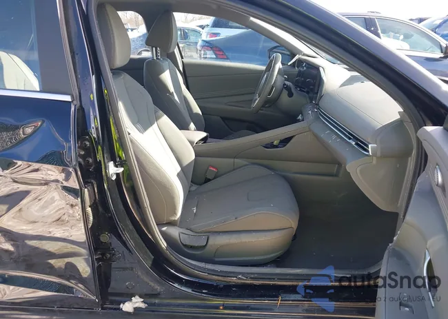 KMHLS4DG8RU778974: 44235712