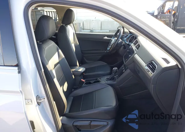 3VV3B7AX1JM028059: 44235761