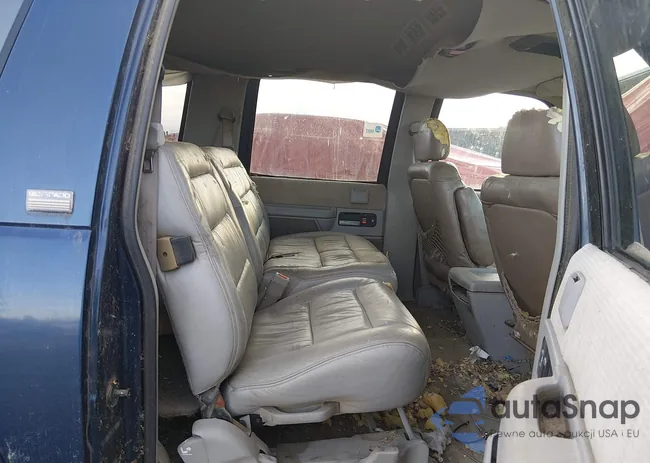 1GNGK26N2RJ321754: 44236357