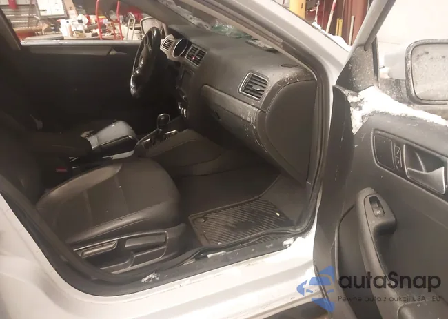 3VWDB7AJXHM247107: 44236614