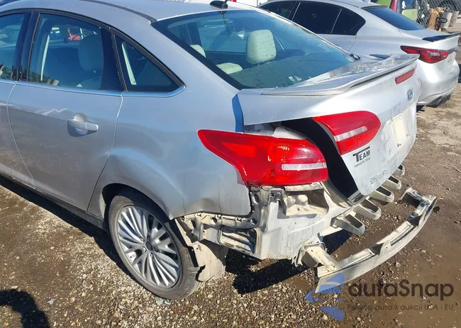 1FADP3J25JL271978: 44237439