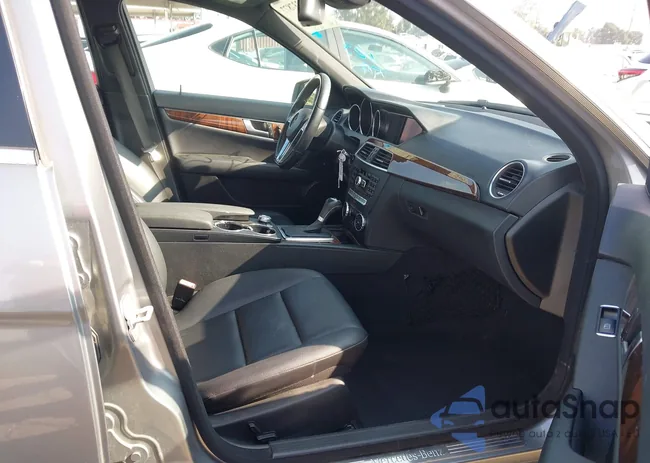 WDDGF4HB2DA873927: 44237877