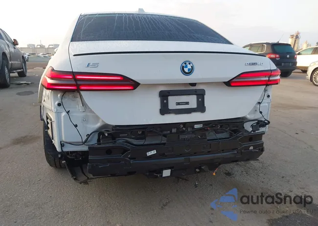 WBY33FK02RCR94228: 44237008