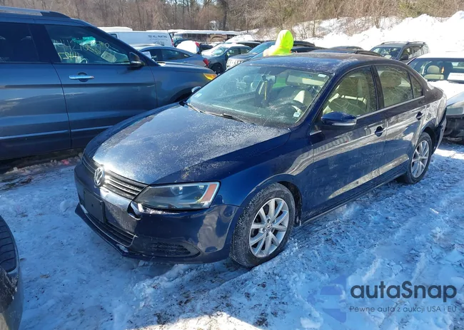 3VWD17AJ3EM420142: 44237035