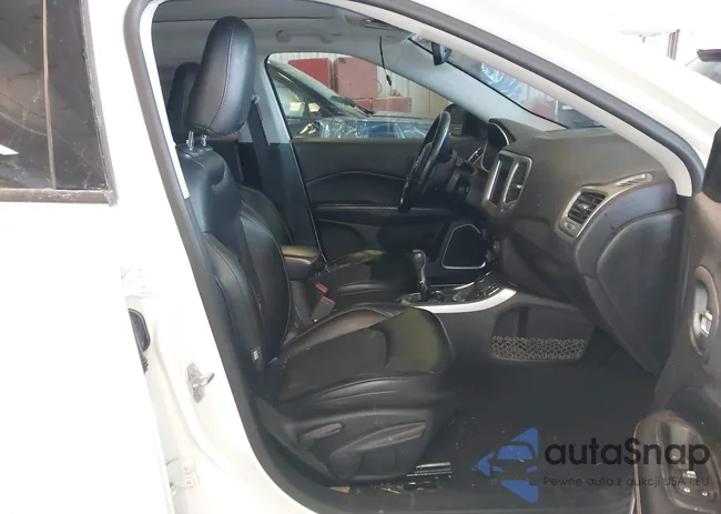 3C4NJDBB8JT175013: 44238785