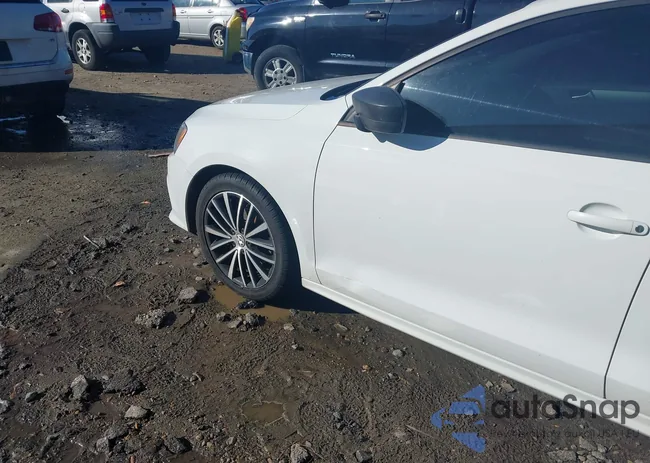 3VWD17AJ5GM299438: 44238890