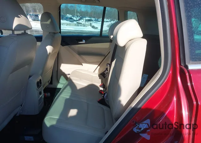 WVGAV7AX8AW003927: 44238127