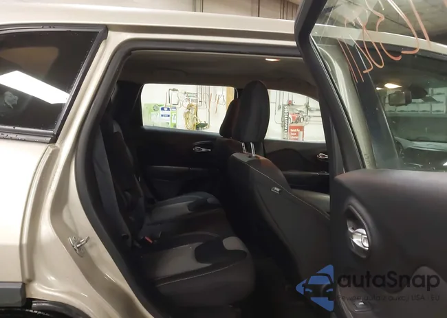 1C4PJLAB1FW547538: 44238211