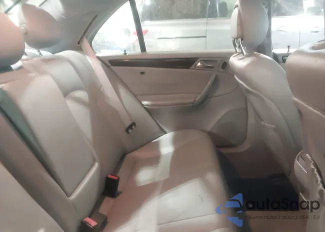 WDBRF61J22F262987: 44239353