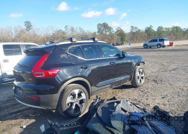 YV4L12UN0P2926079: 44239411