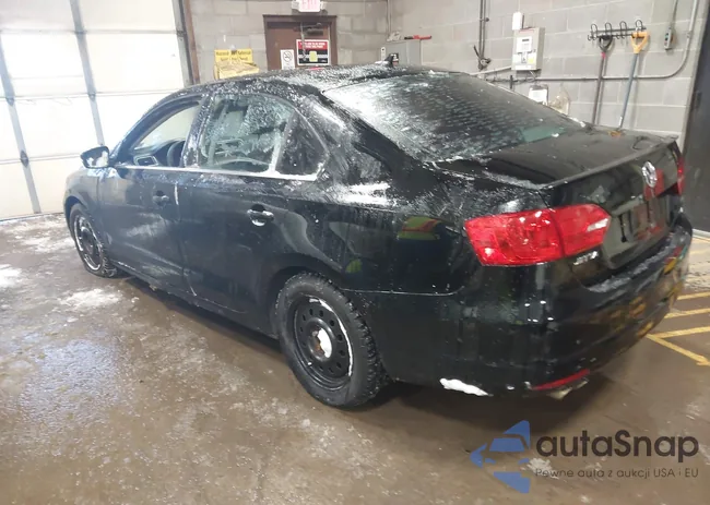 3VWLL7AJ8CM365447: 44239503