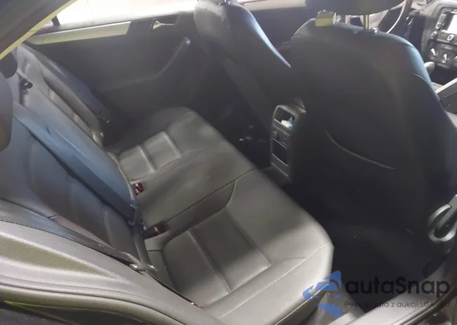 3VWLL7AJ8CM365447: 44239503