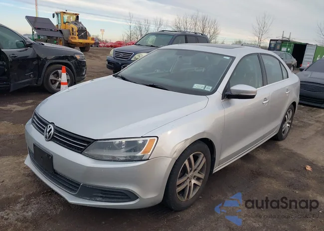 3VWD17AJ5EM300309: 44238983