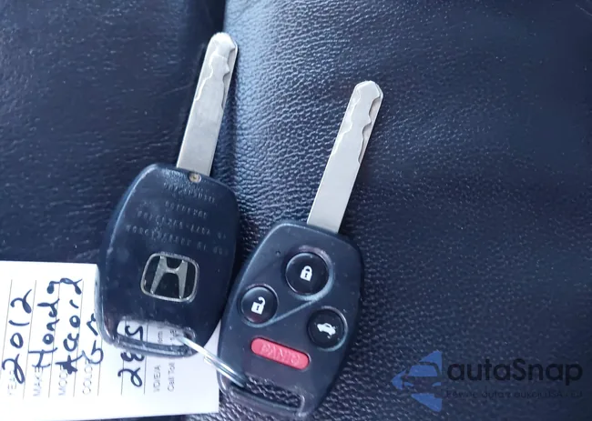 1HGCP2F68CA239697: 44239129