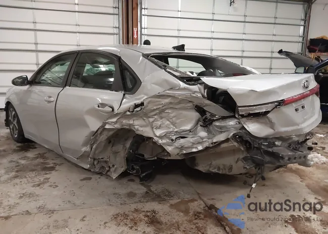 3KPF24AD9ME267230: 44240324