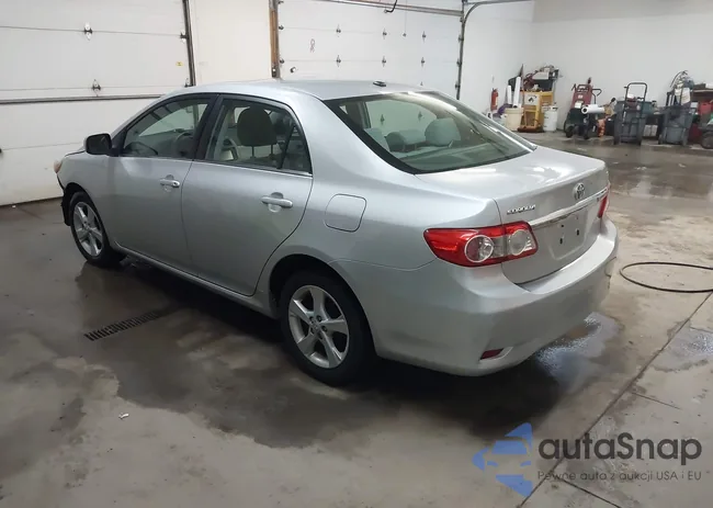 2T1BU4EE6DC011900: 44240531