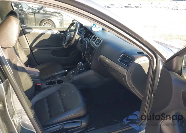 3VWDB7AJ4HM370921: 44240775