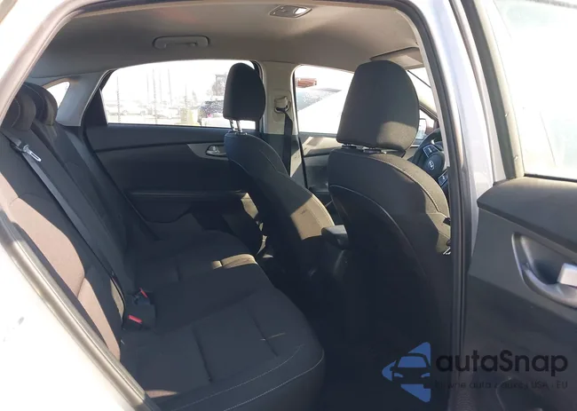 3KPF24AD7ME357654: 44242368