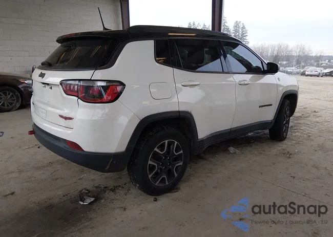 3C4NJDDB0KT713072: 44242529