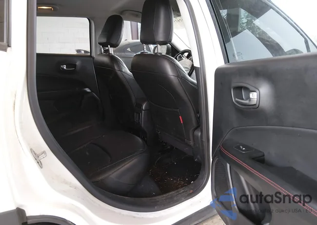 3C4NJDDB0KT713072: 44242529