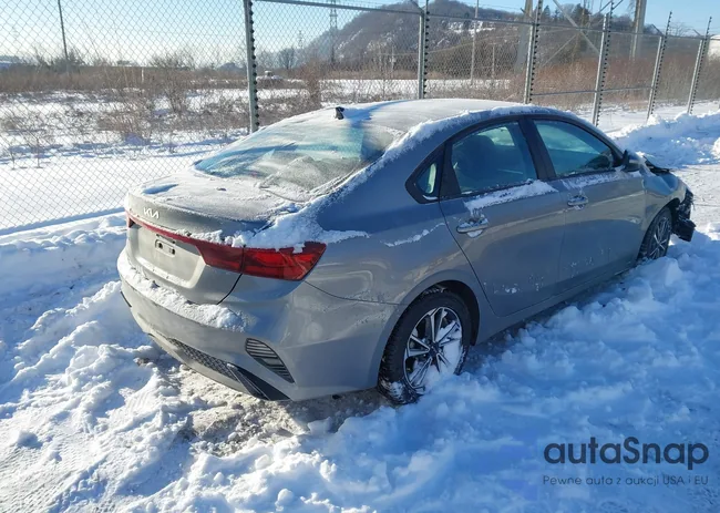 3KPF24AD9NE469227: 44242576