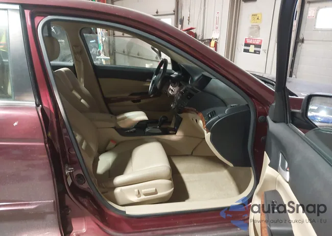 1HGCP2F82CA054739: 44242782