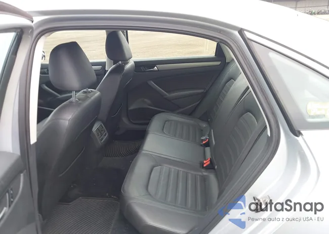 1VWBT7A38FC007185: 44241953