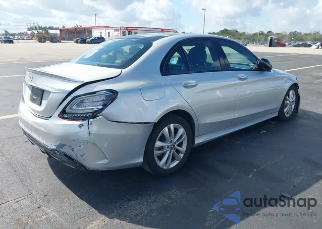 W1KWF8DB9LR601240: 44242242