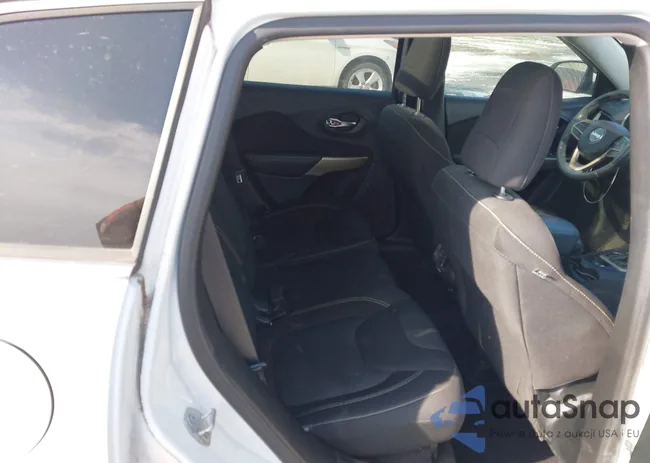 1C4PJLCB8HW645188: 44243621