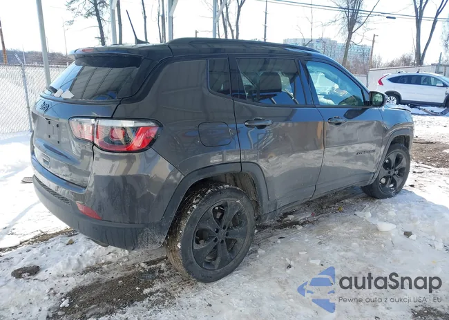 3C4NJDBB6JT325751: 44245339