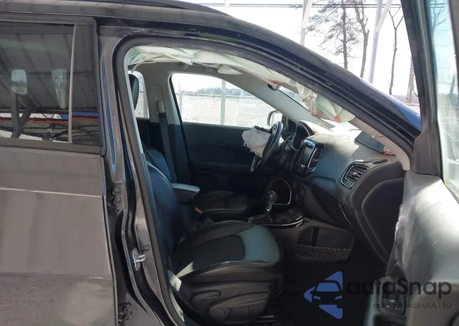 3C4NJDBB6JT325751: 44245339