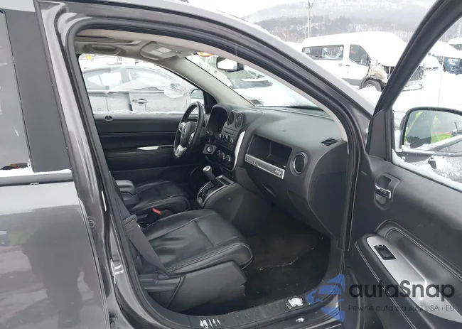 1C4NJDEB6GD697648: 44245539